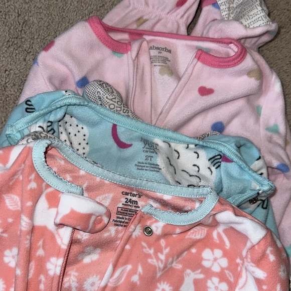 6 Fleece Footed Sleepers - Picture 5 of 5